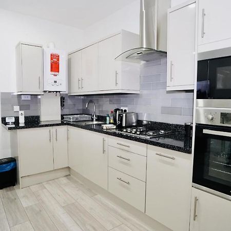 E2M Stays Lovely Apt Close To Ilford Station With Free Parking Ngoại thất bức ảnh