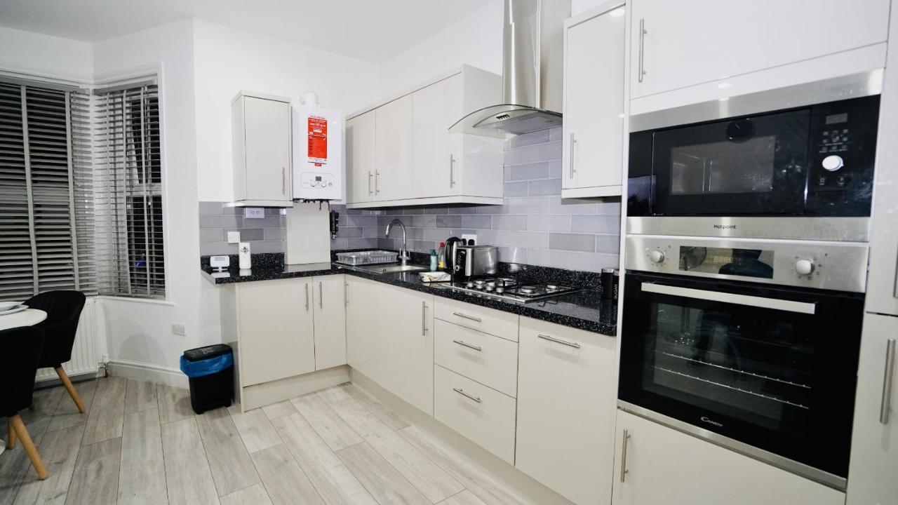 E2M Stays Lovely Apt Close To Ilford Station With Free Parking Ngoại thất bức ảnh