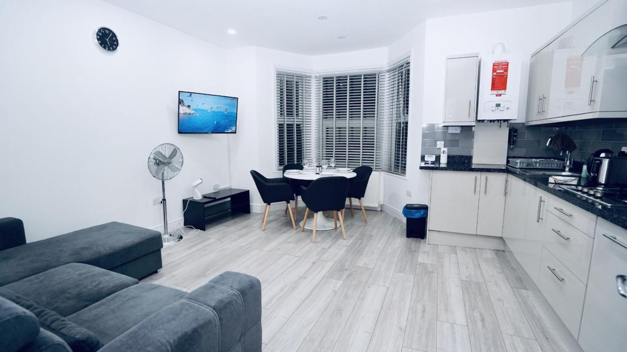E2M Stays Lovely Apt Close To Ilford Station With Free Parking Ngoại thất bức ảnh