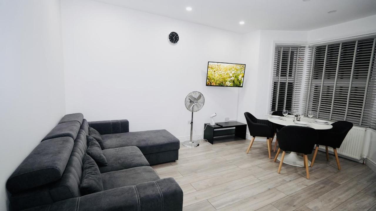 E2M Stays Lovely Apt Close To Ilford Station With Free Parking Ngoại thất bức ảnh